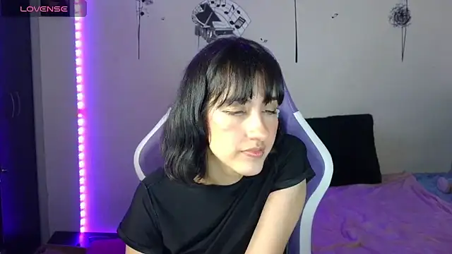 AvlieQueen online show from 9, 9, 2025