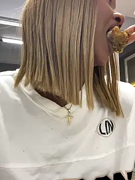 alisonn moon online show from 22, 11, 2025