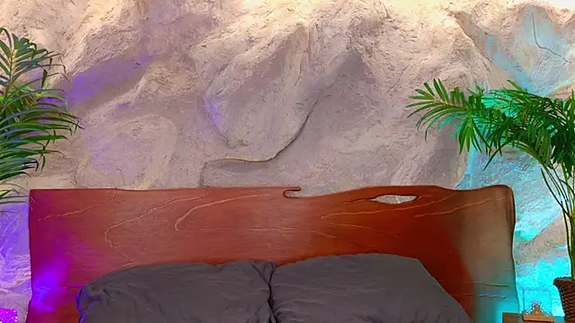 alisonn moon online show from 8, 4, 2026