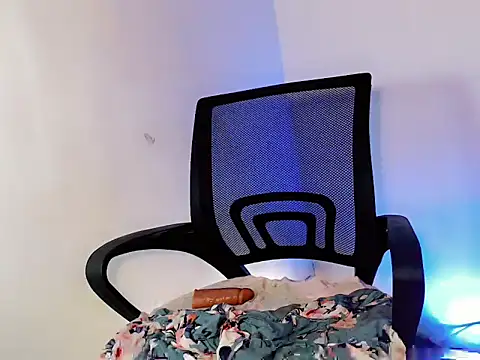 Snapshot of your_hottest_kim chatting on 16, 3, 2026 your hottest kim online show from 16, 3, 2026