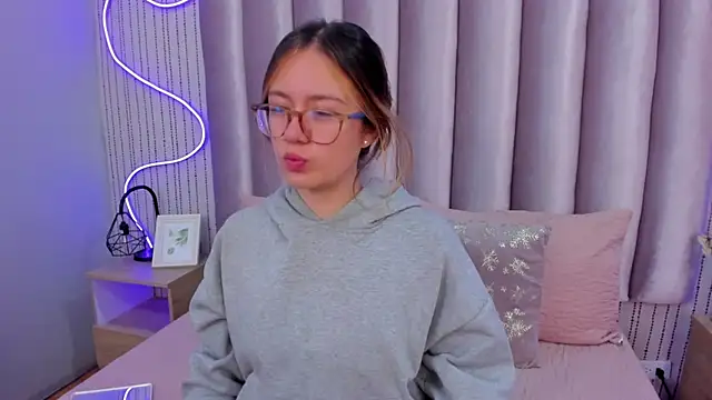 SamanthaPeachss online show from 15, 11, 2025