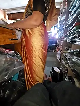 Snapshot of indianhotwife639 chatting on 17, 9, 2025 indianhotwife639 online show from 17, 9, 2025