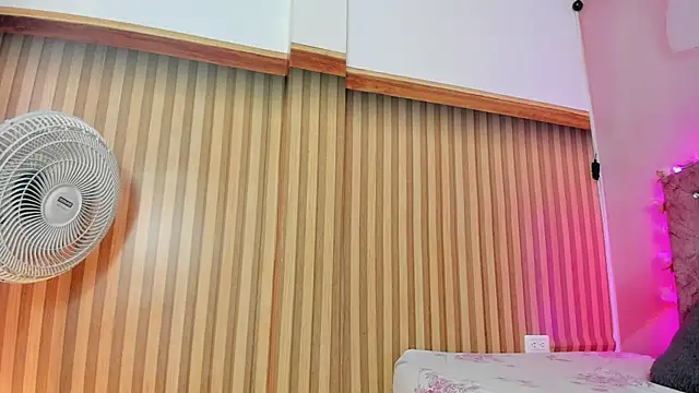 Mila grace  online show from 13, 4, 2026