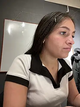 Alyha Cortes online show from 19, 9, 2025