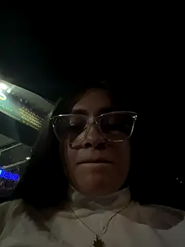 Alyha Cortes online show from 8, 11, 2025