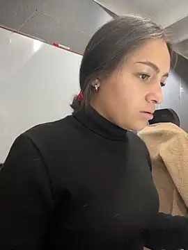 Alyha Cortes online show from 16, 2, 2026