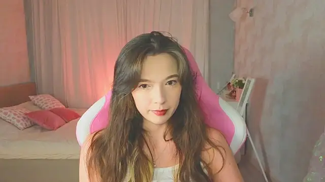 Snapshot of yuna_sunshy chatting on 14, 9, 2025 yuna sunshy online show from 14, 9, 2025