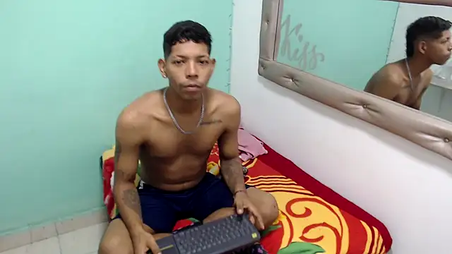 Snapshot of kloe_matias chatting on 14, 9, 2025 kloe matias online show from 14, 9, 2025