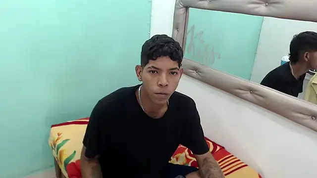 Snapshot of kloe_matias chatting on 25, 9, 2025 kloe matias online show from 25, 9, 2025