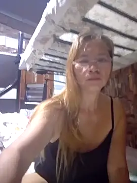 Snapshot of SexyHottMom chatting on 5, 10, 2025 SexyHottMom online show from 5, 10, 2025