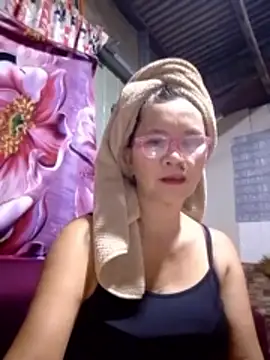 Snapshot of SexyHottMom chatting on 12, 11, 2025 SexyHottMom online show from 12, 11, 2025