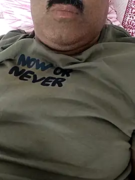 Snapshot of moonflower25 chatting on 1, 2, 2026 moonflower25 online show from 1, 2, 2026