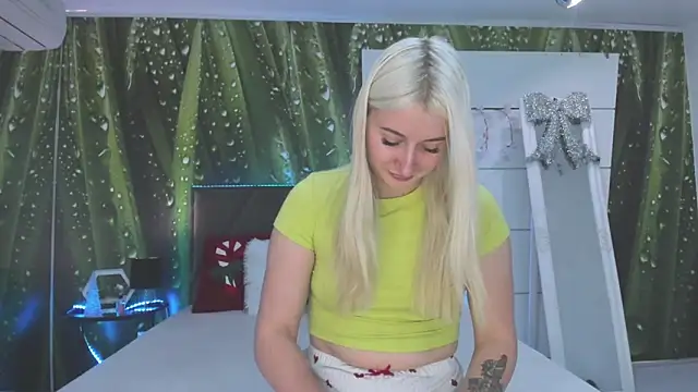 HollyTailors online show from 14, 12, 2025