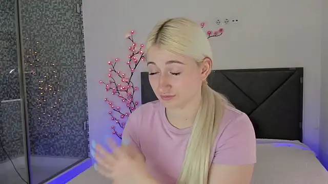 HollyTailors online show from 15, 3, 2026