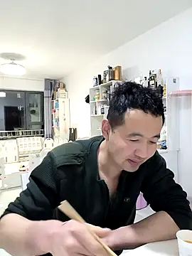 huanhuanaaaaa online show from 8, 4, 2026