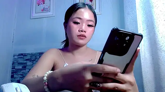 Snapshot of sapphire_amora chatting on 16, 10, 2025 sapphire amora online show from 16, 10, 2025