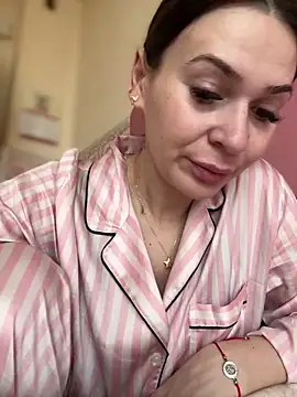 iSelena online show from 2, 3, 2026