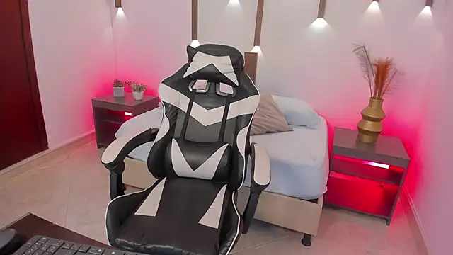 menny kiss online show from 26, 11, 2025