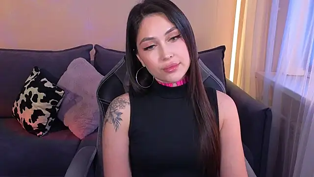 Snapshot of CarolineGuthrie chatting on 7, 6, 2026 CarolineGuthrie online show from 7, 6, 2026