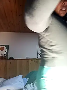 IVONNE COLLINS33 online show from 10, 2, 2026