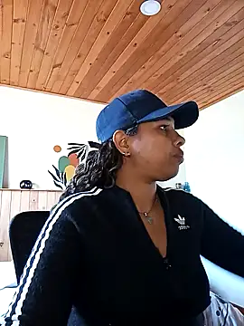 Snapshot of IVONNE_COLLINS33 chatting on 4, 3, 2026 IVONNE COLLINS33 online show from 4, 3, 2026