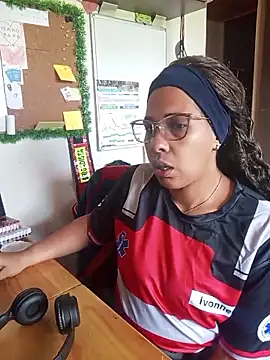 Snapshot of IVONNE_COLLINS33 chatting on 14, 4, 2026 IVONNE COLLINS33 online show from 14, 4, 2026