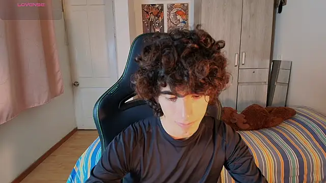 Snapshot of Nude_Boy18 chatting on 16, 1, 2026 Nude Boy18 online show from 16, 1, 2026