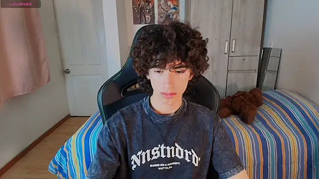 Snapshot of Nude_Boy18 chatting on 19, 1, 2026 Nude Boy18 online show from 19, 1, 2026