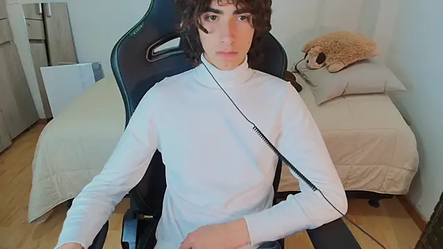 Snapshot of Nude_Boy18 chatting on 19, 2, 2026 Nude Boy18 online show from 19, 2, 2026