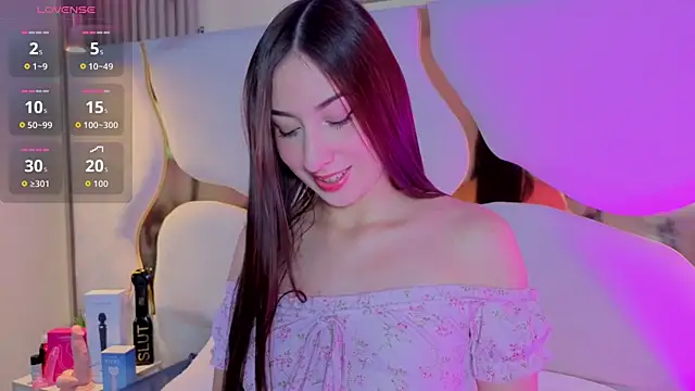 SofiJones  online show from 4, 12, 2025