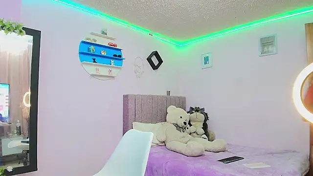 Snapshot of MiSofialeal chatting on 24, 11, 2025 MiSofialeal online show from 24, 11, 2025