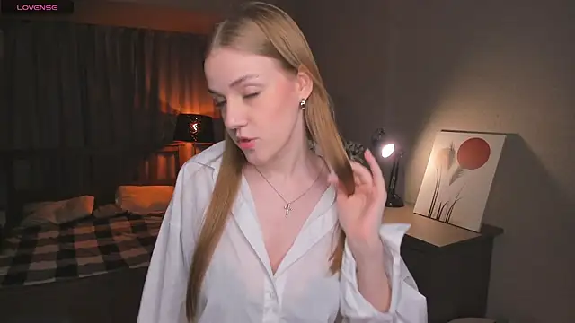 OdellaFrake online show from 18, 10, 2025