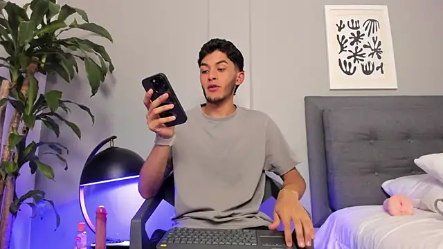 Tylerffoxx online show from 25, 6, 2026