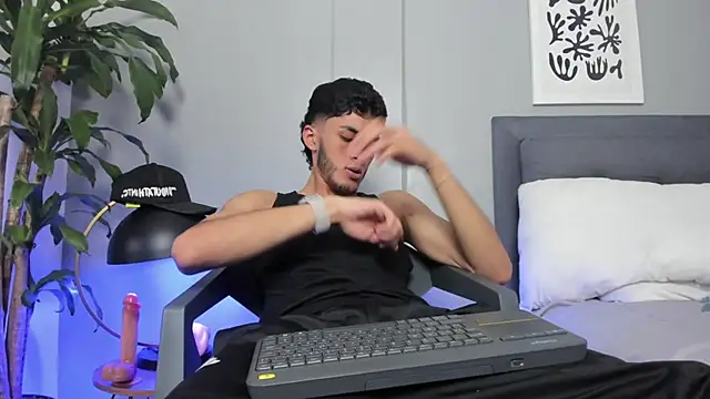 Tylerffoxx online show from 30, 6, 2026