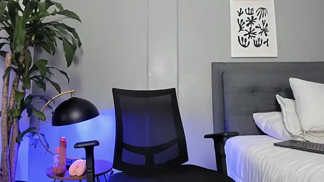 Tylerffoxx online show from 4, 7, 2026