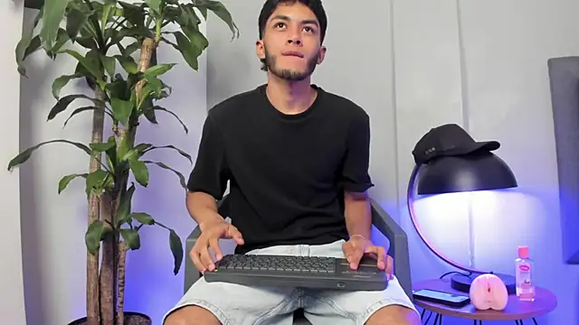 Tylerffoxx online show from 18, 7, 2026