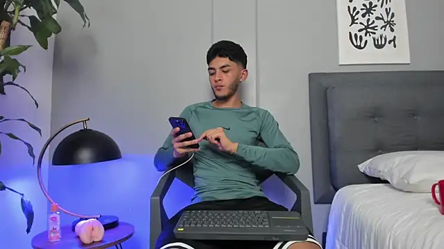 Tylerffoxx online show from 23, 7, 2026