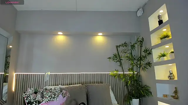 CarolineLee  online show from 13, 11, 2025