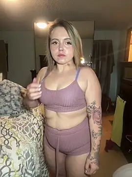 JuicyExxxperience online show from 17, 12, 2025