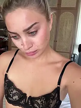 Snapshot of auriangel chatting on 14, 12, 2025 auriangel online show from 14, 12, 2025