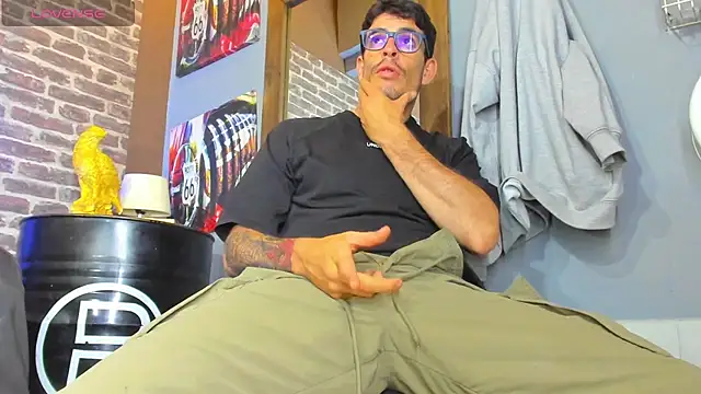 Snapshot of damian_bull chatting on 13, 5, 2026 damian bull online show from 13, 5, 2026