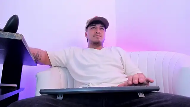 Snapshot of juanmechanic_ chatting on 11, 7, 2026 juanmechanic online show from 11, 7, 2026