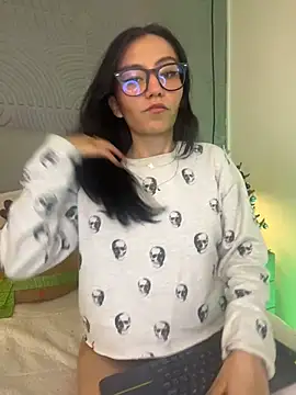 eviegothel  online show from 2, 12, 2025