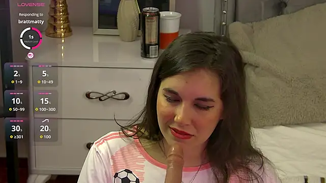 Snapshot of LolaButtie chatting on 30, 6, 2026 LolaButtie online show from 30, 6, 2026