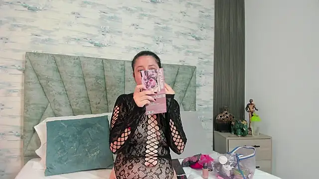 ShanelEvans online show from 18, 12, 2025