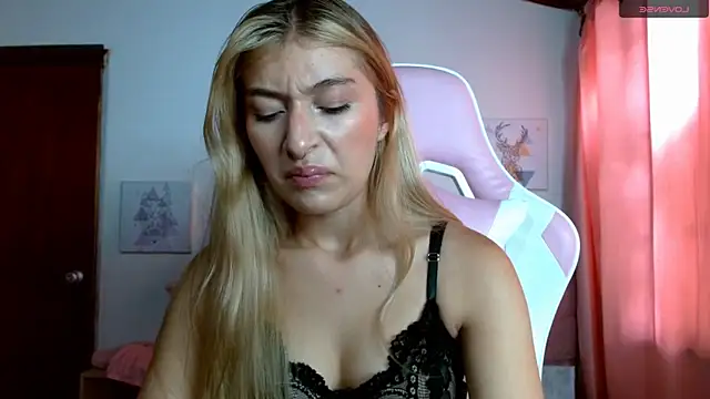 SophiaaLee online show from 12, 10, 2025