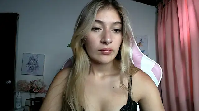 Snapshot of SophiaaLee chatting on 8, 5, 2026 SophiaaLee online show from 8, 5, 2026