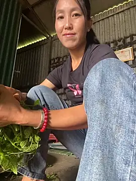 Snapshot of Huong-Ly chatting on 13, 9, 2025 Huong-Ly online show from 13, 9, 2025