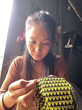 Snapshot of Huong-Ly chatting on 8, 10, 2025 Huong-Ly online show from 8, 10, 2025