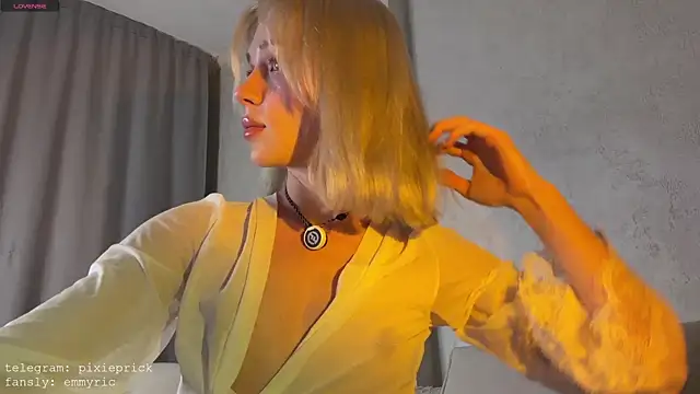 Snapshot of KittenFang chatting on 24, 7, 2026 KittenFang online show from 24, 7, 2026